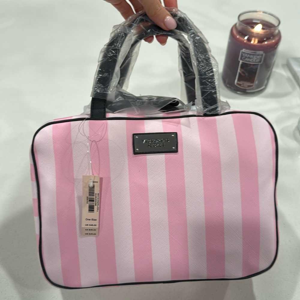 NWT - Victoria’s Secret cosmetics travel bag